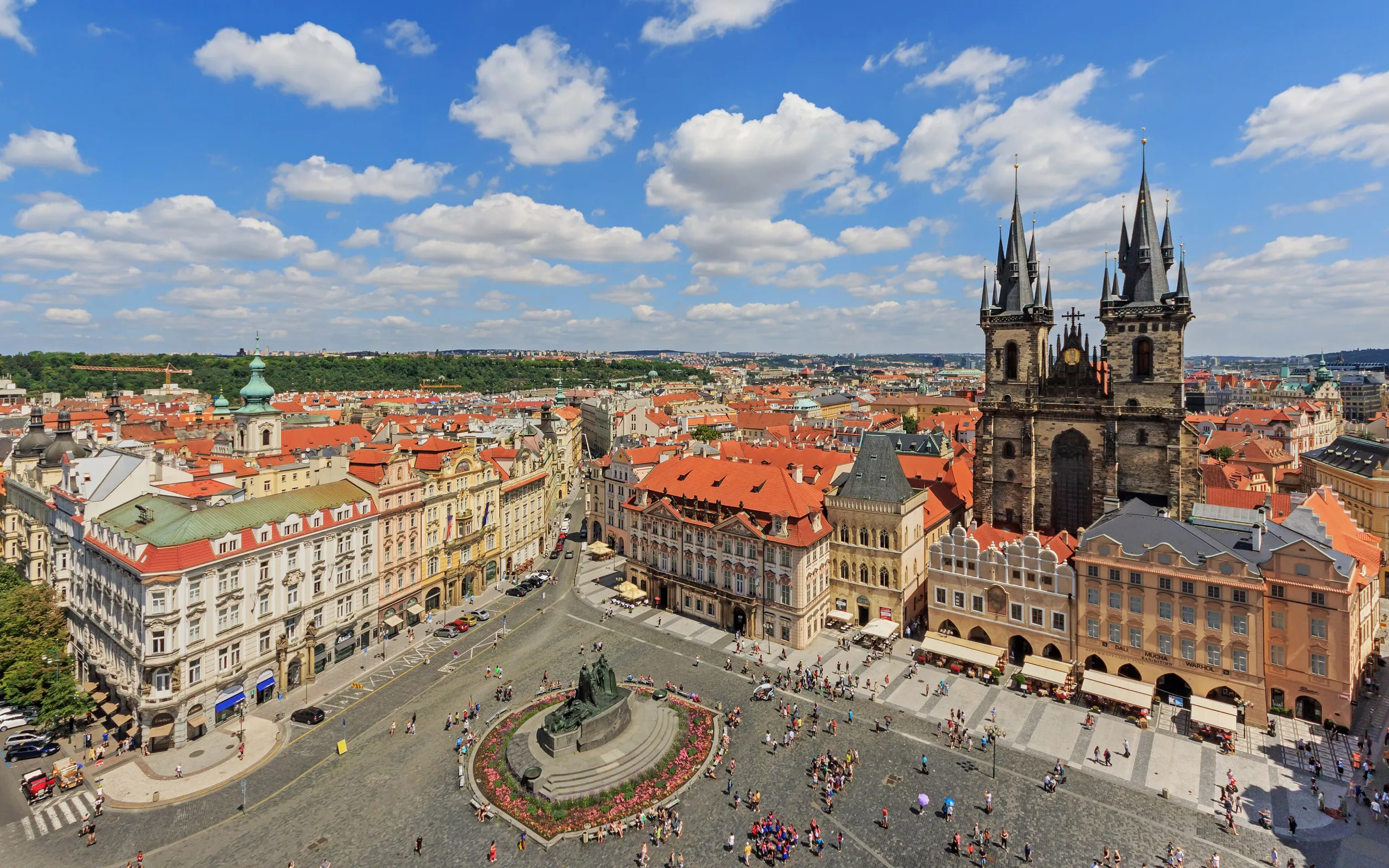 Pohled z věže Staroměstské radnice na Staroměstské náměstí